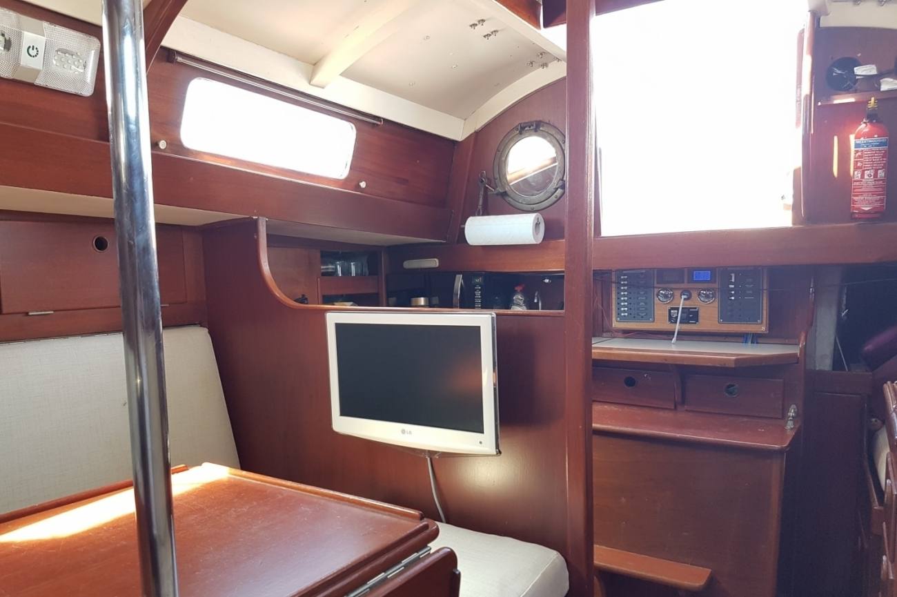 Hallberg Rassy Mistral 33 22