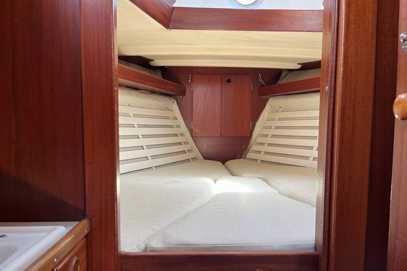 Hallberg Rassy Mistral 33 17