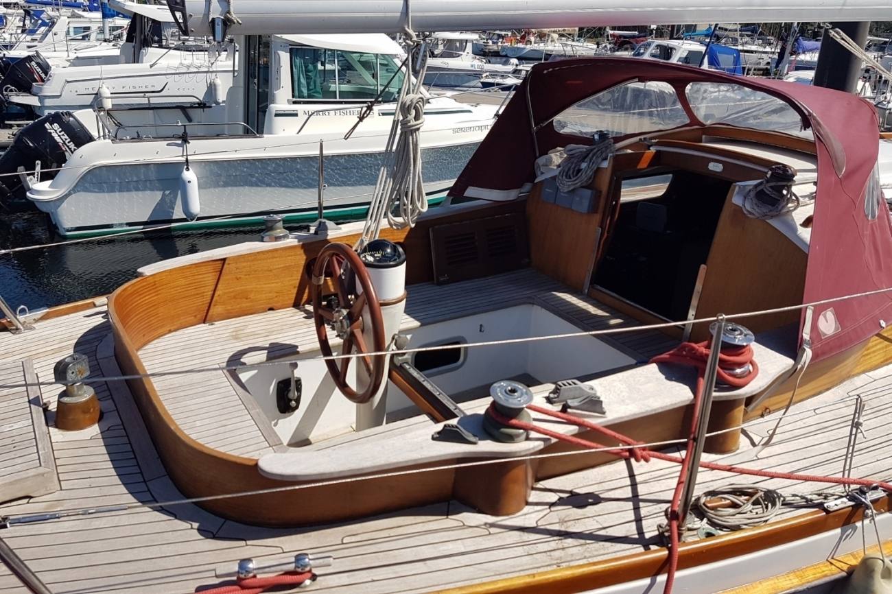 Hallberg Rassy Mistral 33 11