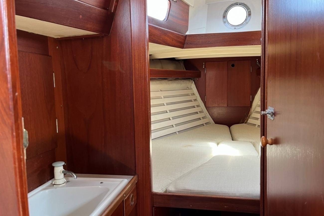 Hallberg Rassy Mistral 33 2