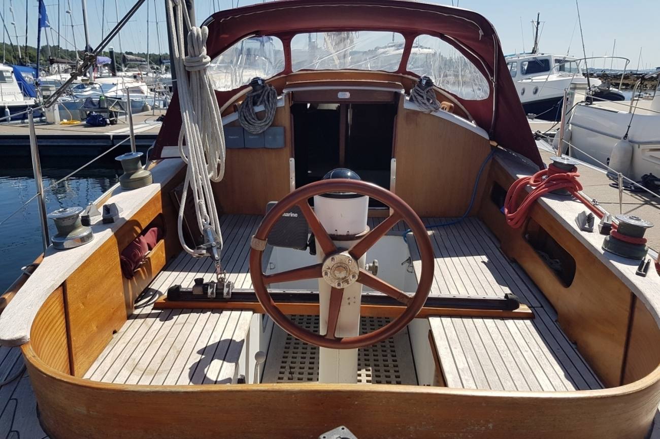 Hallberg Rassy Mistral 33 12
