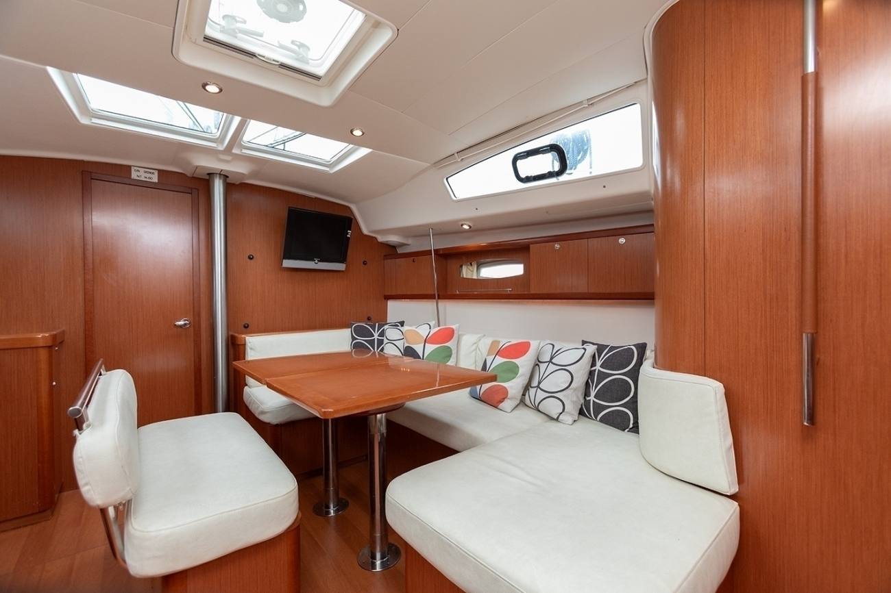 Beneteau Oceanis 43