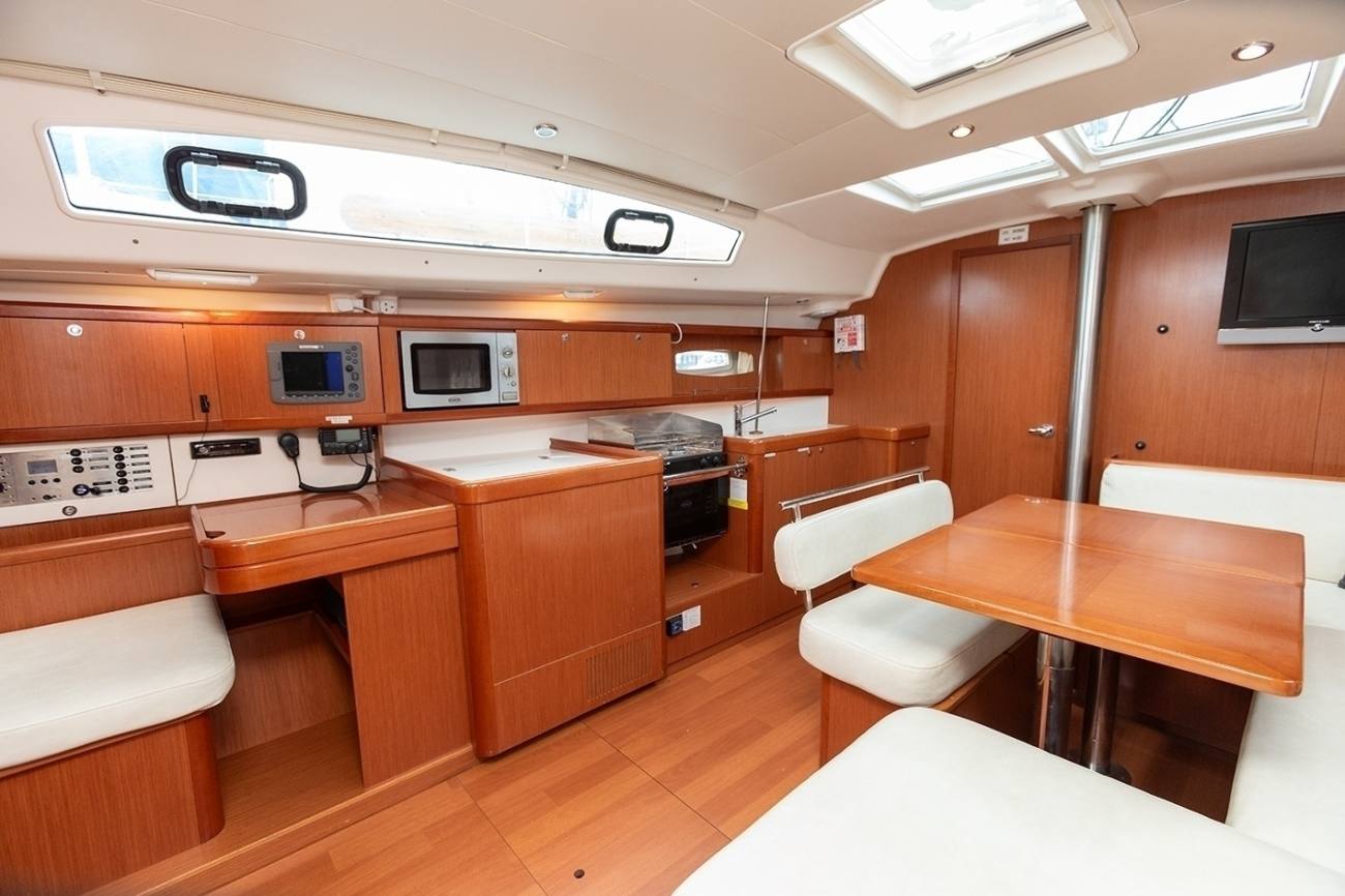 Beneteau Oceanis 43