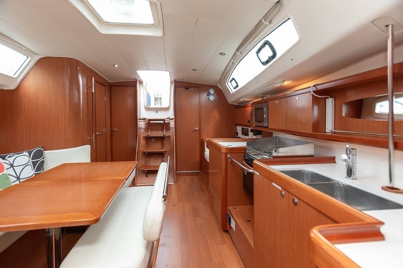 Beneteau Oceanis 43