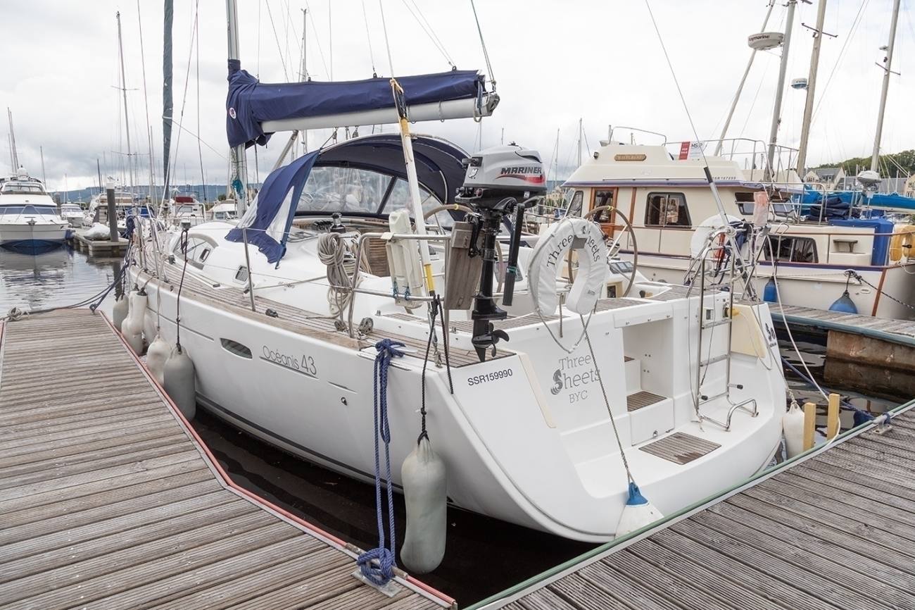 Beneteau Oceanis 43