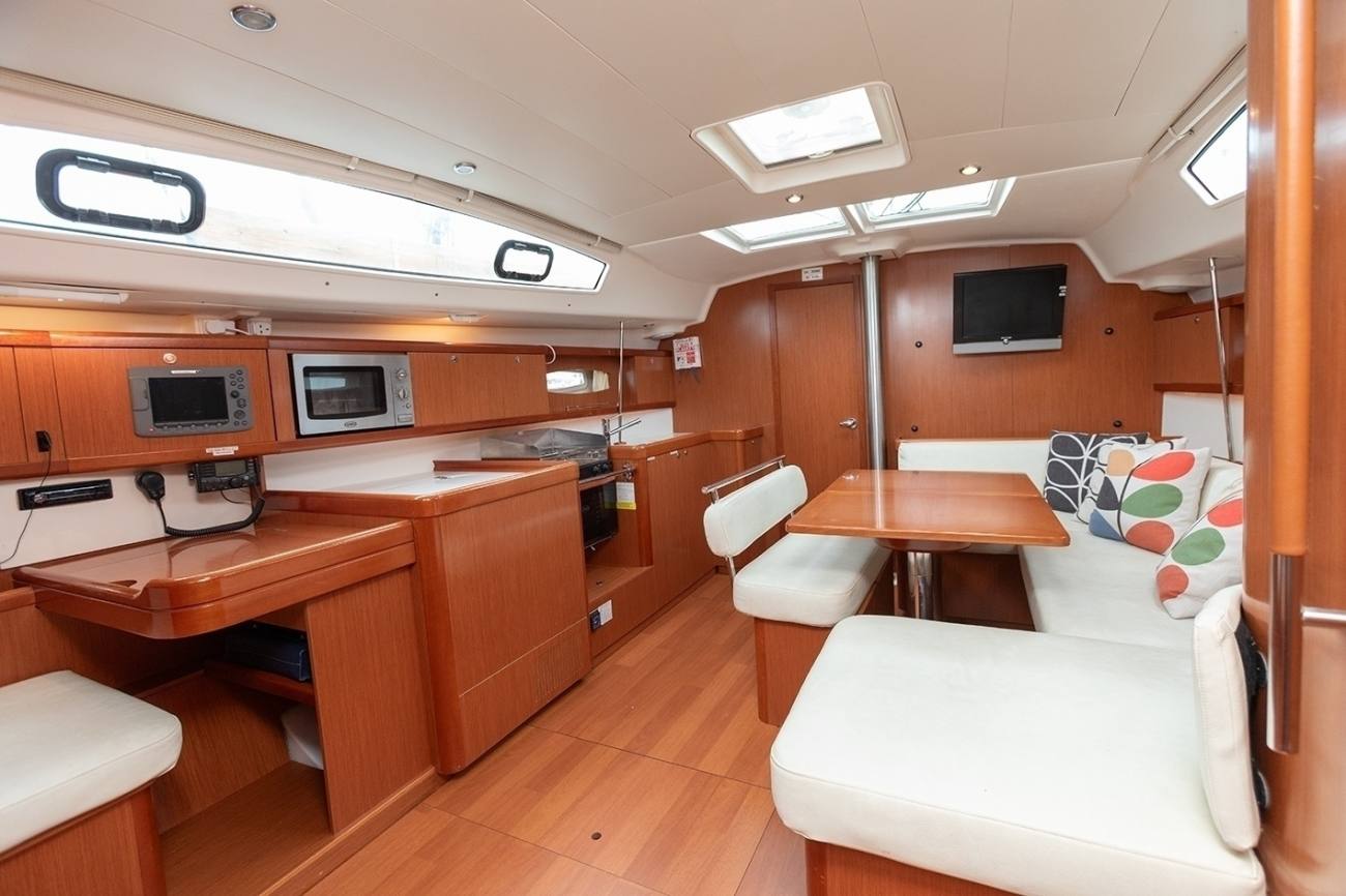 Beneteau Oceanis 43
