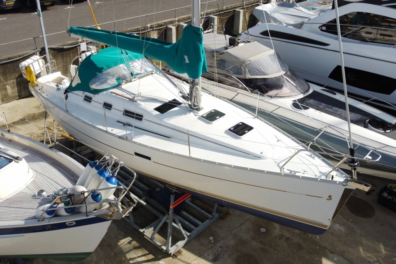 Beneteau Oceanis Clipper 323 2