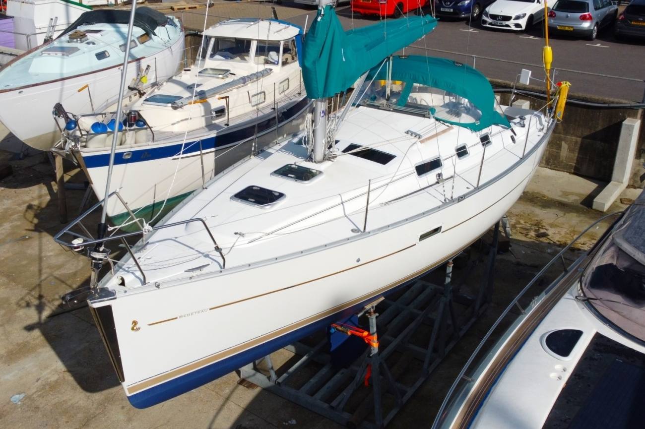 Beneteau Oceanis Clipper 323 1