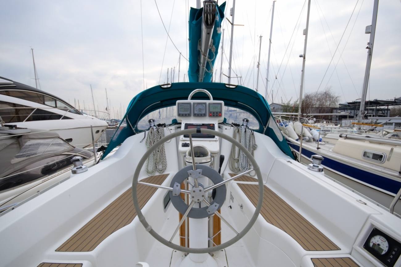 Beneteau Oceanis Clipper 323 18