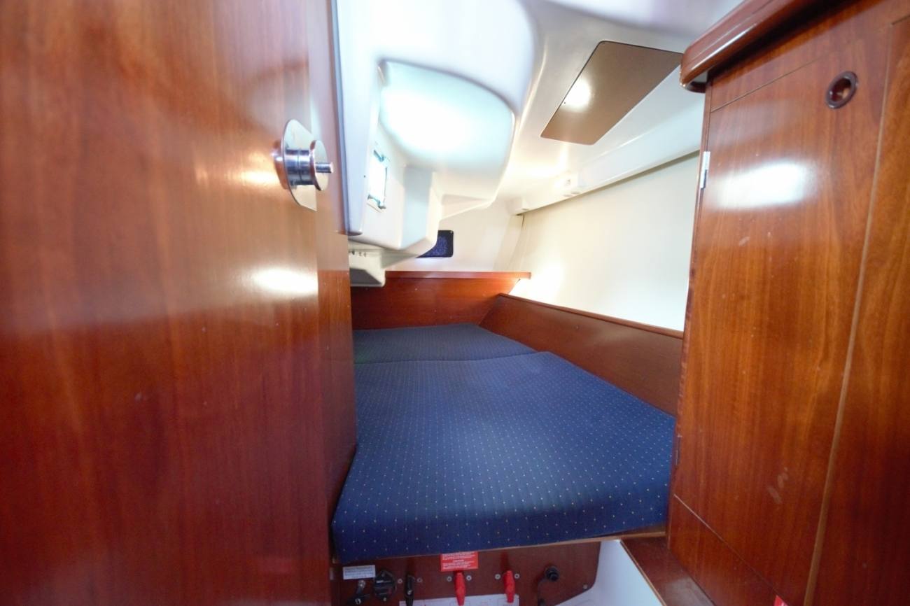 Beneteau Oceanis Clipper 323 10