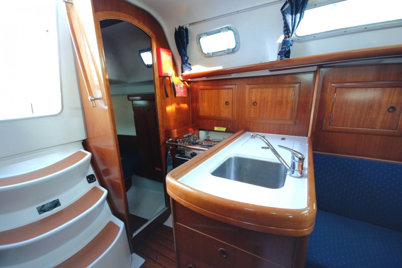 Beneteau Oceanis Clipper 323 9