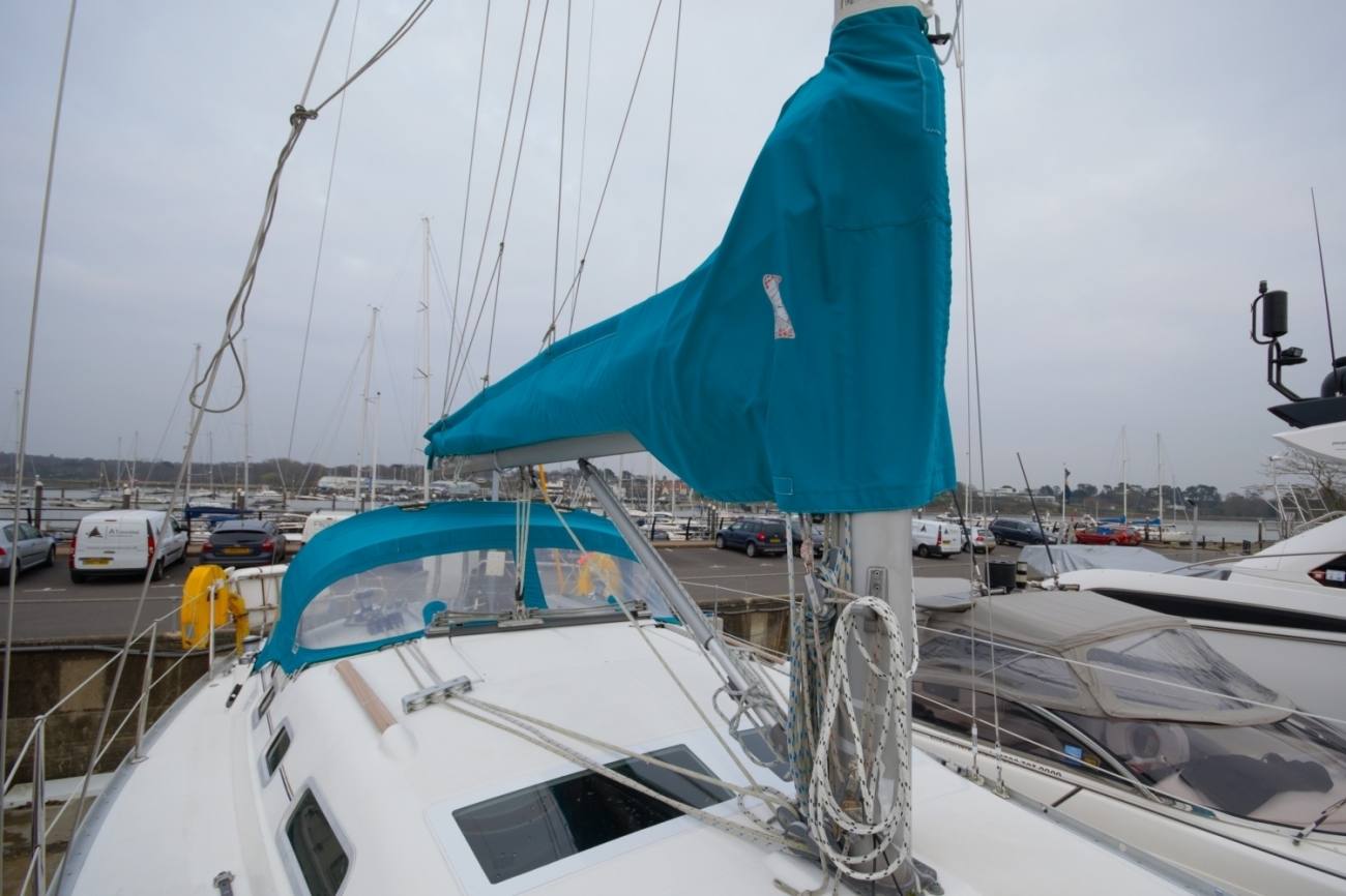 Beneteau Oceanis Clipper 323 16