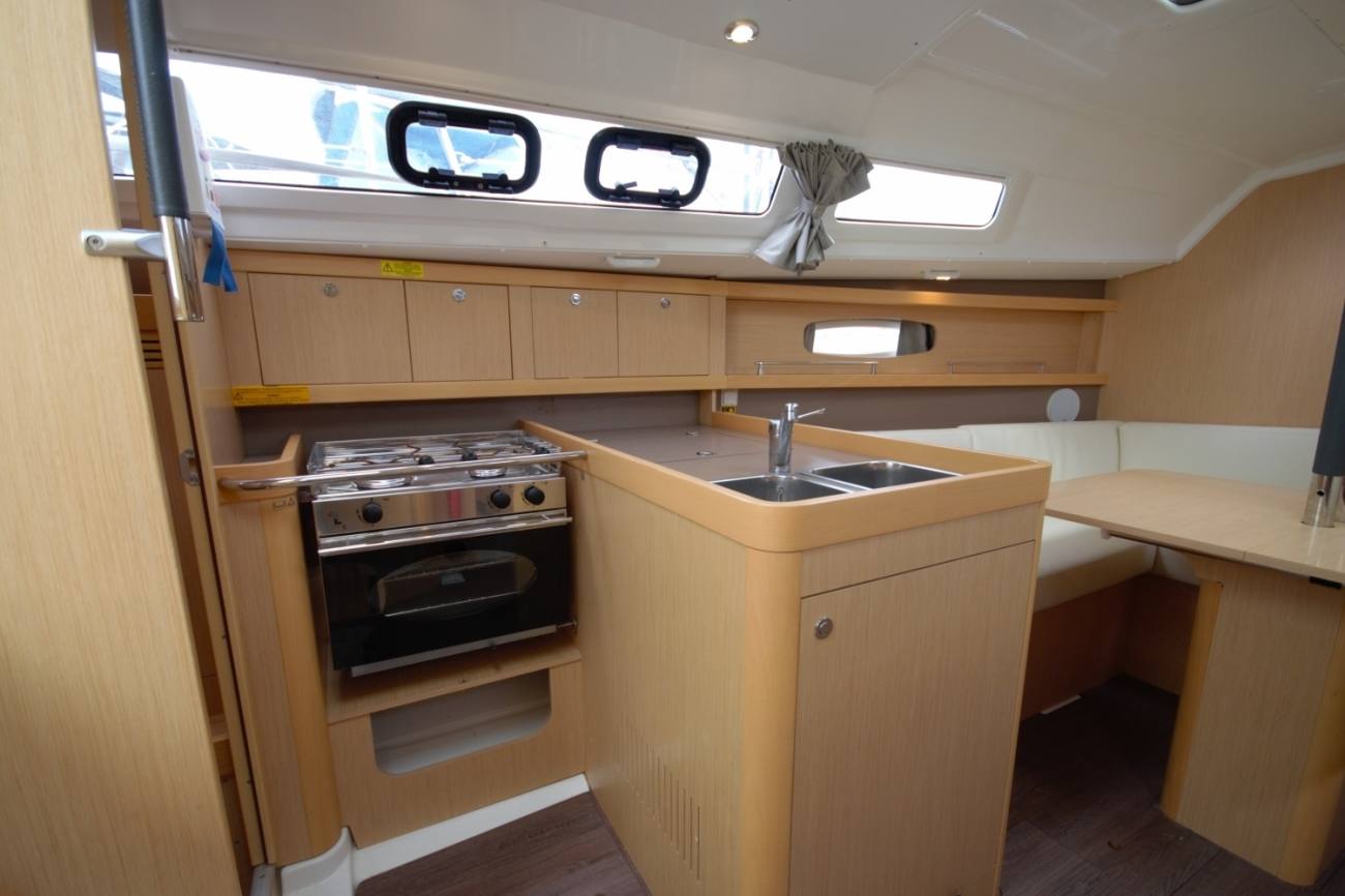 Beneteau Oceanis 31 8