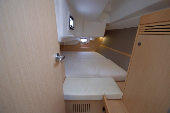 Beneteau Oceanis 31 additional image 10