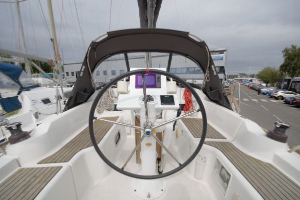 Beneteau Oceanis 31 additional image 4