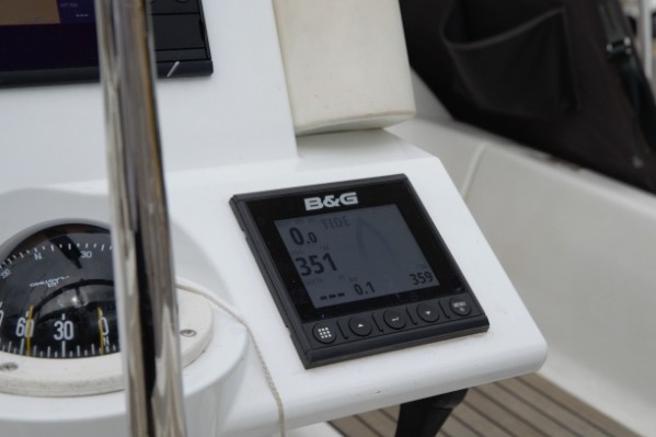 Beneteau Oceanis 31 additional image 12