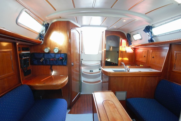 Beneteau Oceanis Clipper 323 additional image 6