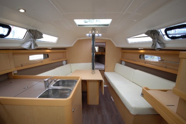 Beneteau Oceanis 31 additional image 5